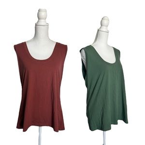 TWO a new day Tank Tops in Green and Red